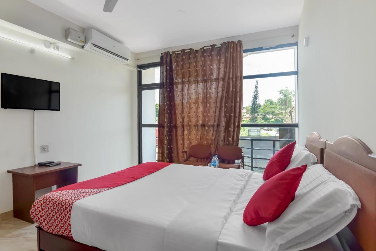 Oyo 13581 Hotel Raj Madikeri Luaran gambar