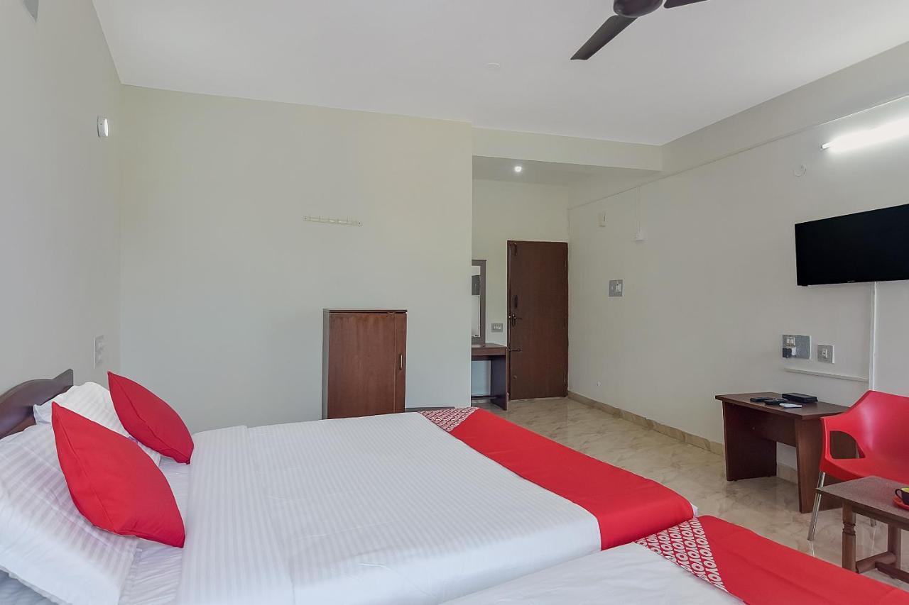 Oyo 13581 Hotel Raj Madikeri Luaran gambar