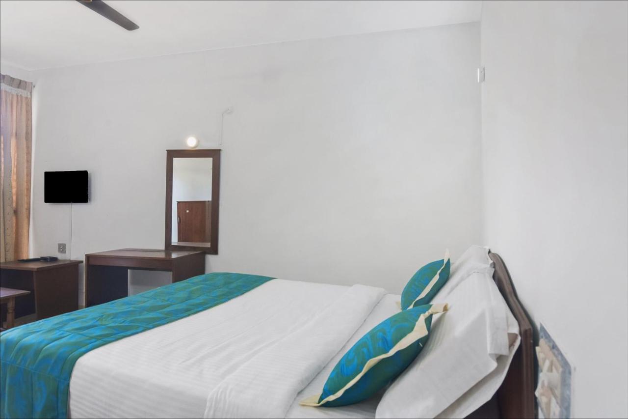 Oyo 13581 Hotel Raj Madikeri Luaran gambar