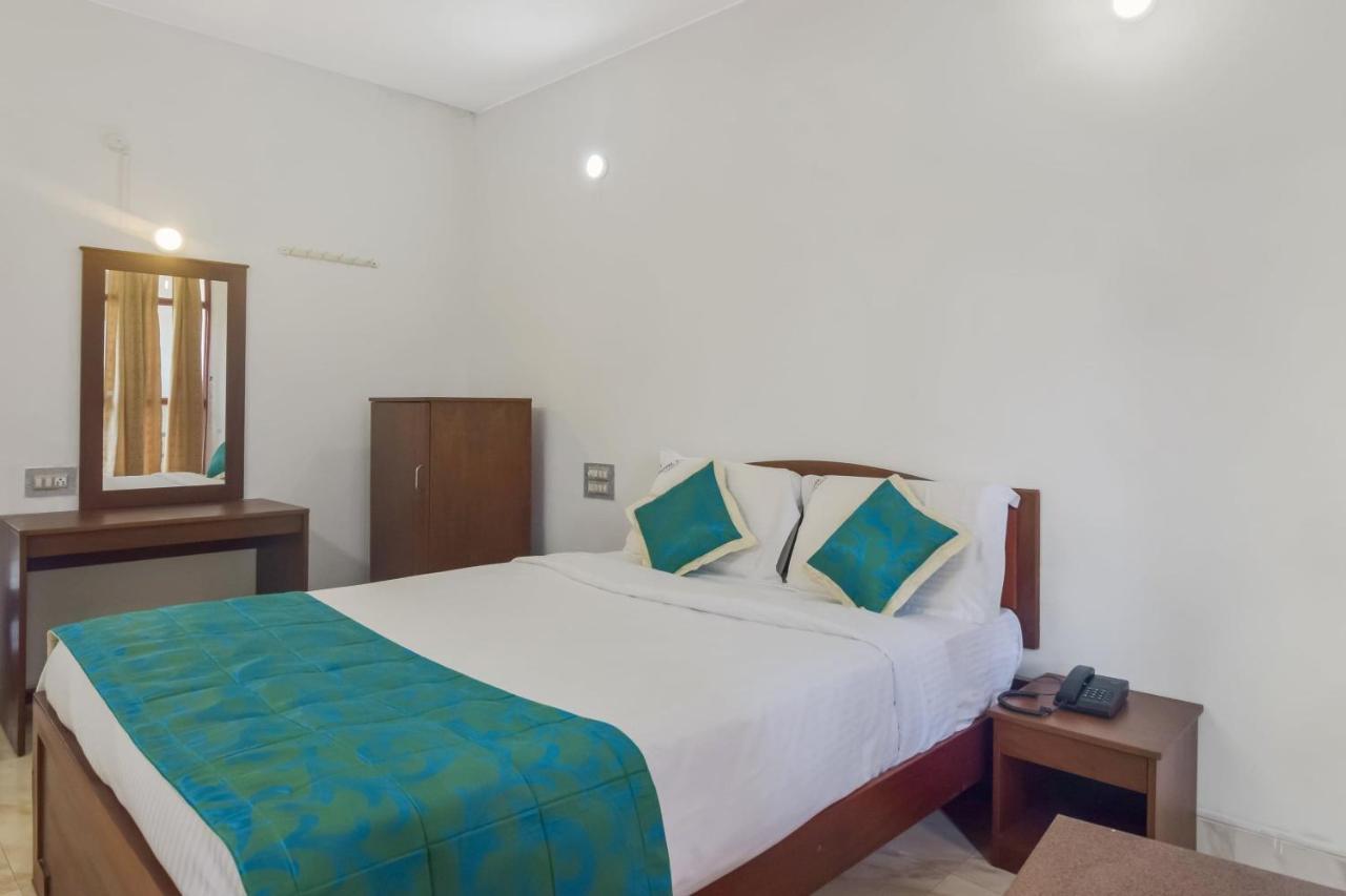 Oyo 13581 Hotel Raj Madikeri Luaran gambar