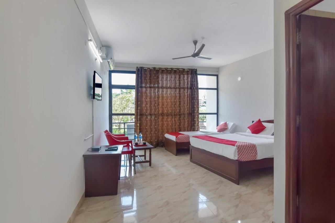 Oyo 13581 Hotel Raj Madikeri Luaran gambar