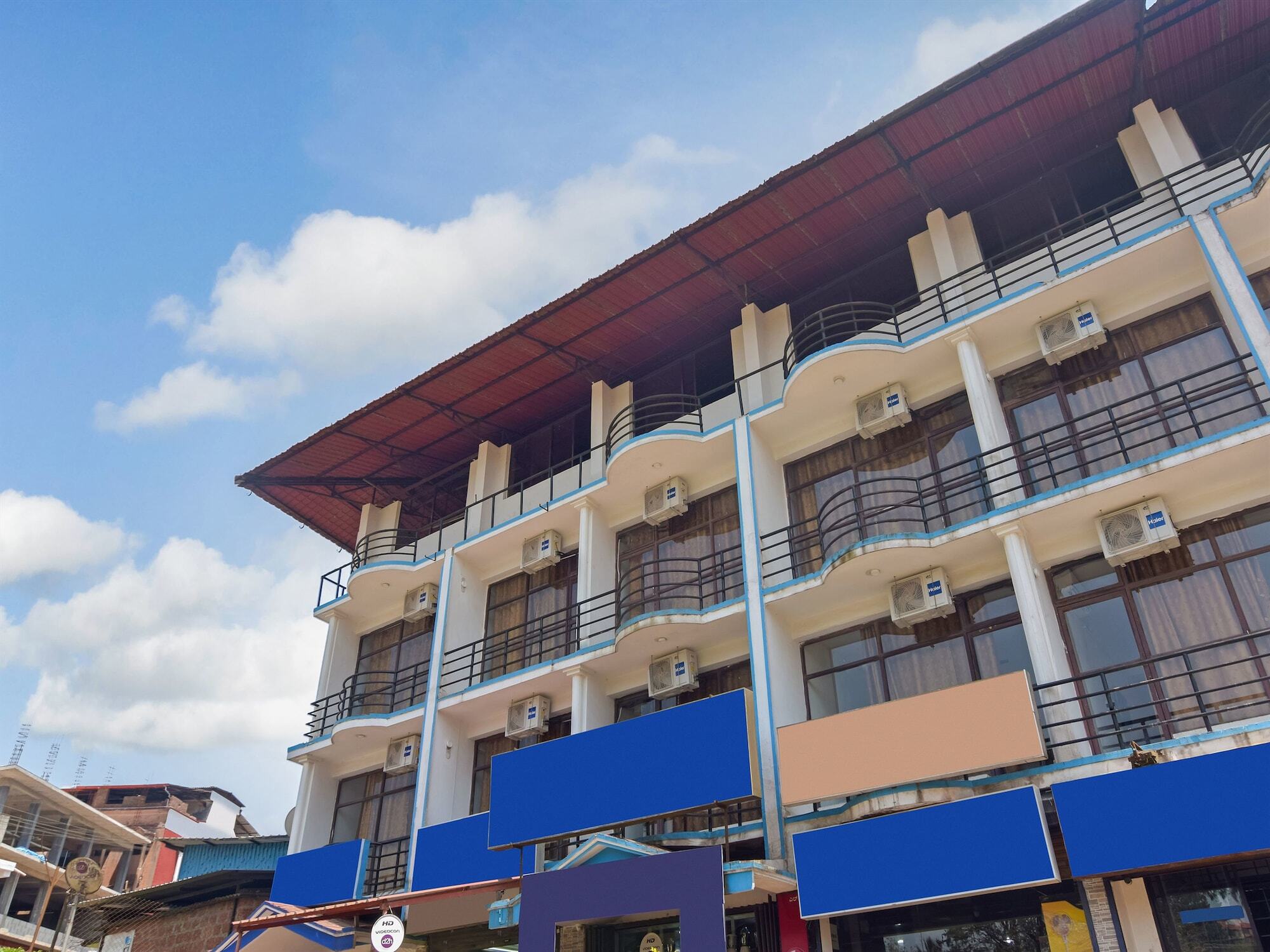 Oyo 13581 Hotel Raj Madikeri Luaran gambar